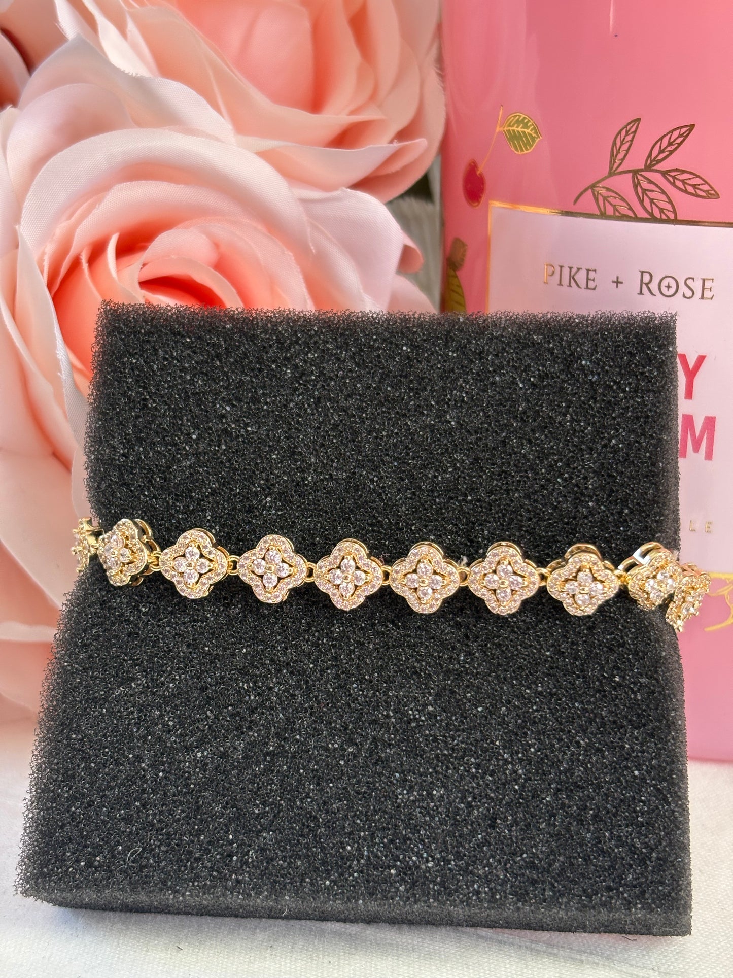 Medalia bracelets