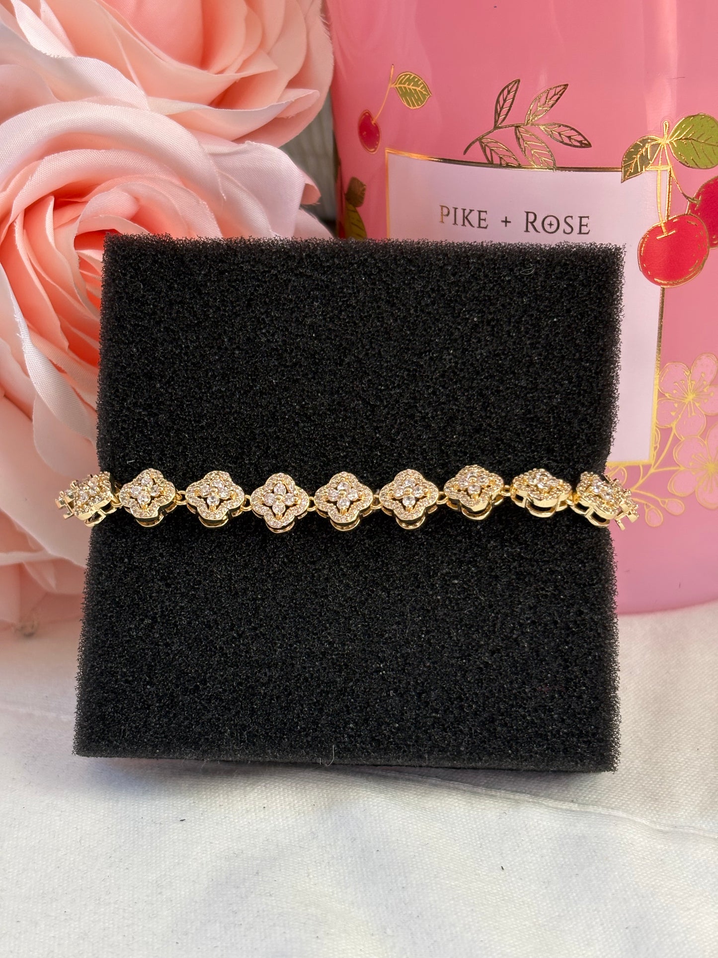 Medalia bracelets